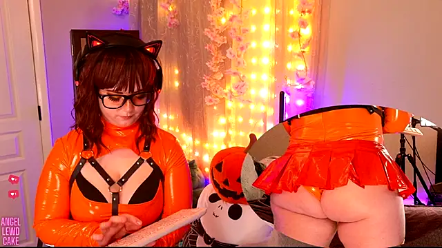 Snapshot of Angel-Lewd-Cake chatting on 19, 10, 2025 Angel-Lewd-Cake online show from 19, 10, 2025