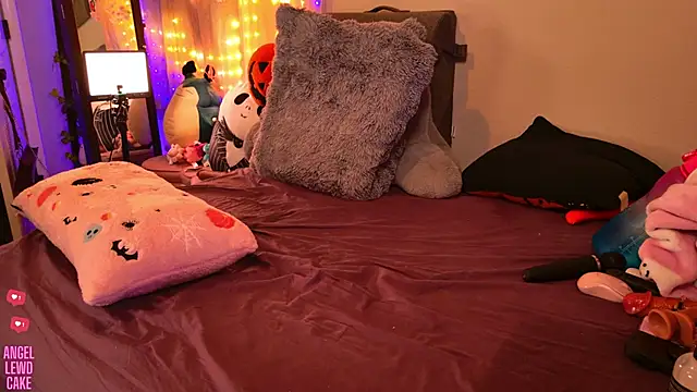 Angel-Lewd-Cake online show from 1, 12, 2025