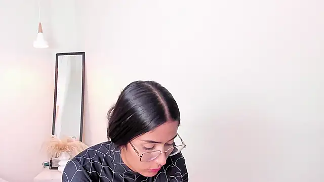 Snapshot of your_khloe chatting on 9, 6, 2026 your khloe online show from 9, 6, 2026
