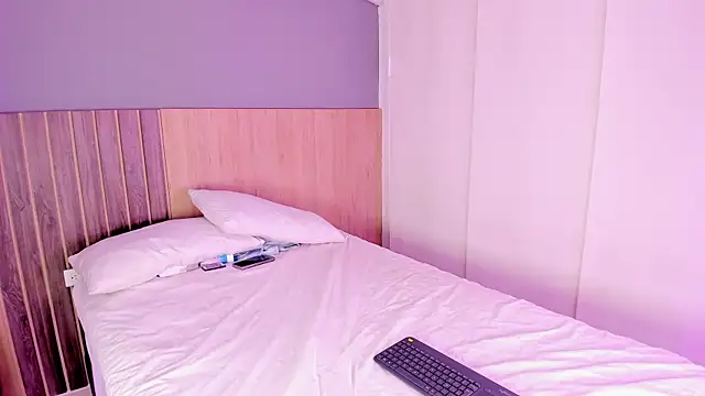 Snapshot of hannnasmith chatting on 17, 12, 2025 hannnasmith online show from 17, 12, 2025