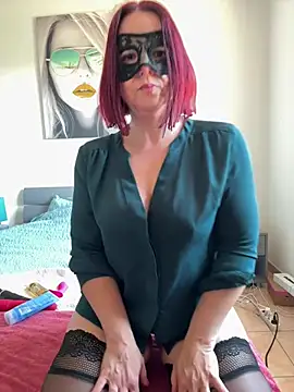 la petite prunette69 online show from 17, 4, 2026