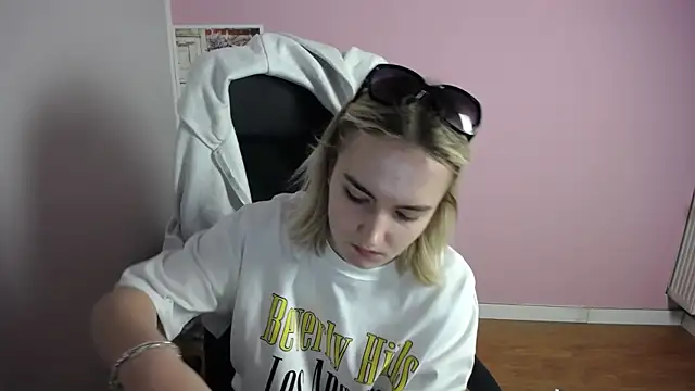 Snapshot of viktoria_lovely chatting on 20, 5, 2026 viktoria lovely online show from 20, 5, 2026