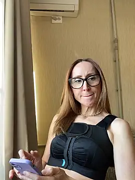 LauraDavis online show from 10, 4, 2026