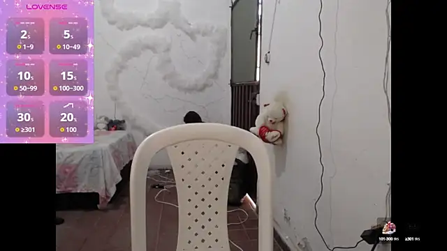 Snapshot of foxysweet09 chatting on 15, 10, 2025 foxysweet09 online show from 15, 10, 2025