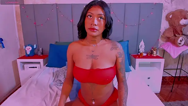 Snapshot of JulianaMiller chatting on 25, 12, 2024 JulianaMiller online show from 25, 12, 2024