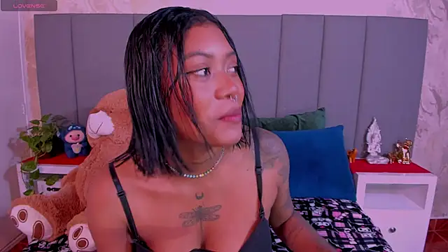 Snapshot of JulianaMiller chatting on 20, 1, 2025 JulianaMiller online show from 20, 1, 2025