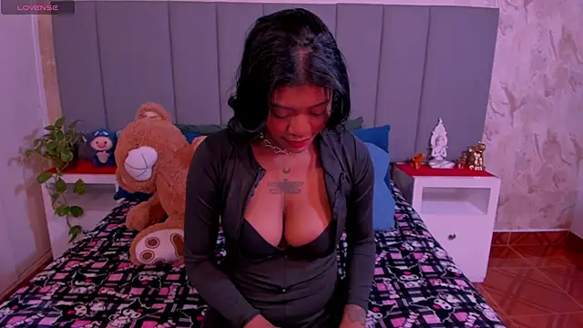 Snapshot of JulianaMiller chatting on 25, 1, 2025 JulianaMiller online show from 25, 1, 2025