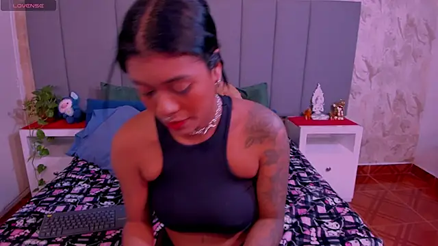 Snapshot of JulianaMiller chatting on 27, 1, 2025 JulianaMiller online show from 27, 1, 2025