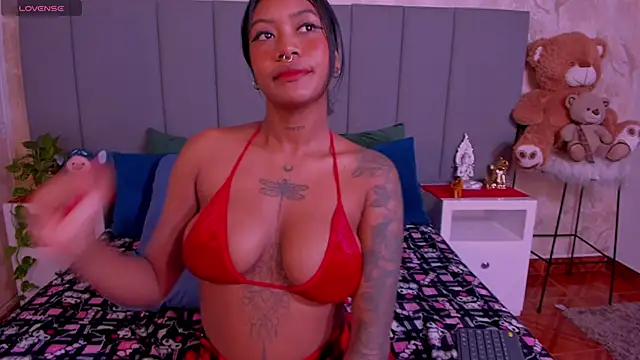 Snapshot of JulianaMiller chatting on 5, 2, 2025 JulianaMiller online show from 5, 2, 2025