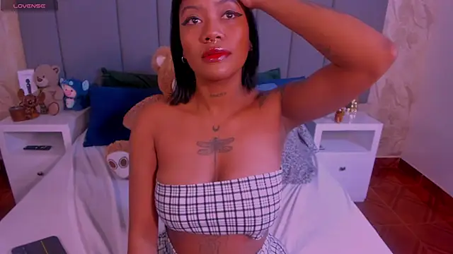 Snapshot of JulianaMiller chatting on 9, 3, 2025 JulianaMiller online show from 9, 3, 2025