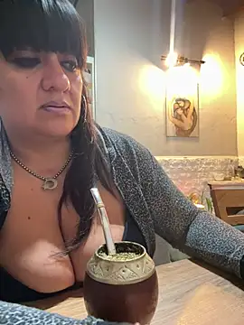 Snapshot of Sensualmente333 chatting on 28, 5, 2026 Sensualmente333 online show from 28, 5, 2026