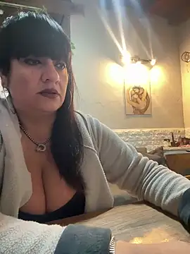 Snapshot of Sensualmente333 chatting on 4, 7, 2026 Sensualmente333 online show from 4, 7, 2026
