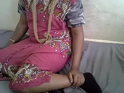 Snapshot of Crystal__Gee chatting on 6, 3, 2025 Crystal Gee online show from 6, 3, 2025