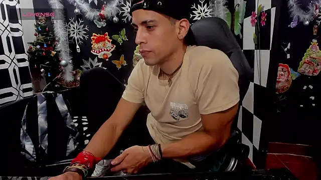 Snapshot of Brunocuttie94 chatting on 8, 11, 2025 Brunocuttie94 online show from 8, 11, 2025