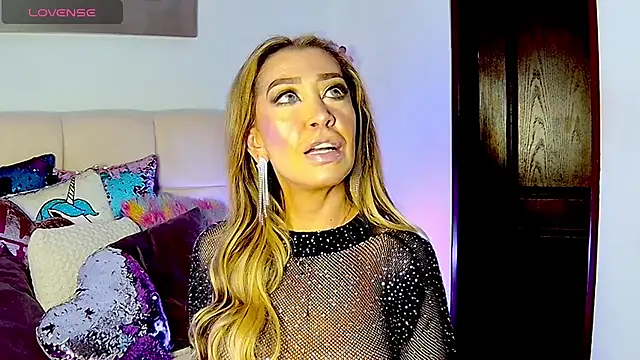 Snapshot of EvelinaGrey chatting on 12, 11, 2025 EvelinaGrey online show from 12, 11, 2025