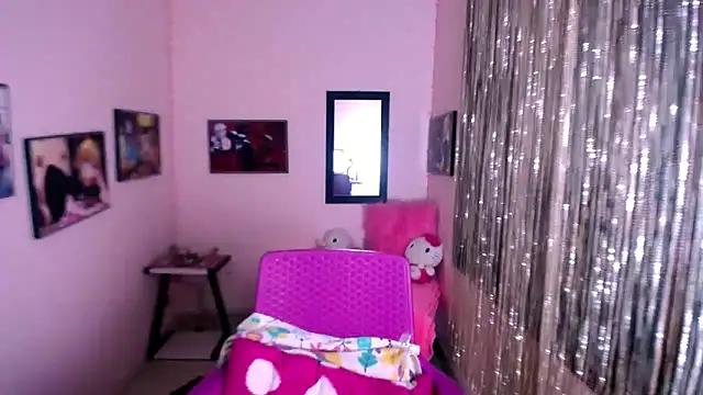 Cristal w online show from 4, 2, 2025