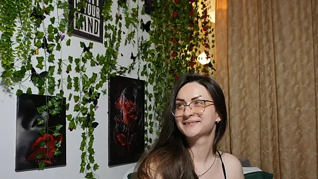 NaughtYHomemadE online show from 24, 10, 2025