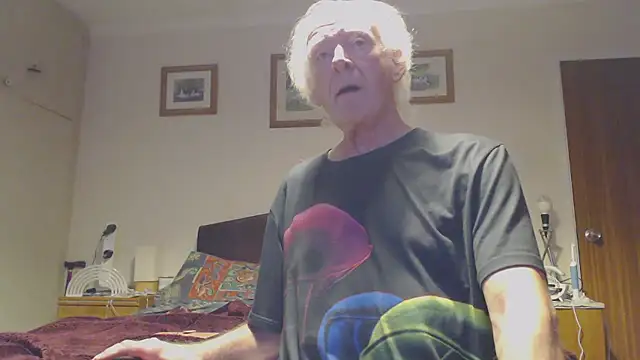 Snapshot of WaverlyKernow chatting on 2, 12, 2024 WaverlyKernow online show from 2, 12, 2024