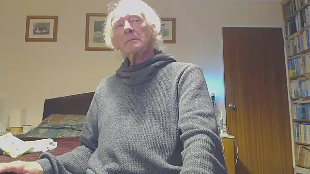 Snapshot of WaverlyKernow chatting on 4, 12, 2024 WaverlyKernow online show from 4, 12, 2024