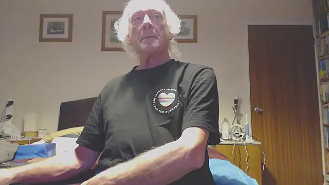 Snapshot of WaverlyKernow chatting on 10, 1, 2025 WaverlyKernow online show from 10, 1, 2025