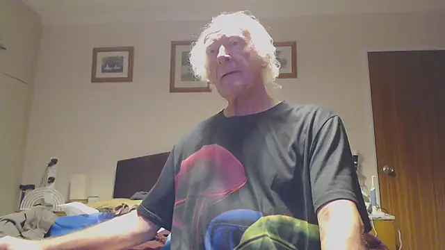 Snapshot of WaverlyKernow chatting on 11, 1, 2025 WaverlyKernow online show from 11, 1, 2025