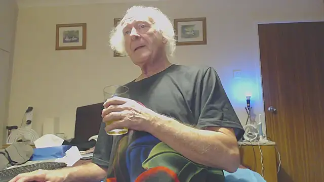 Snapshot of WaverlyKernow chatting on 11, 1, 2025 WaverlyKernow online show from 11, 1, 2025