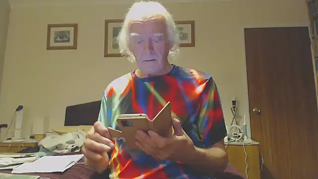 Snapshot of WaverlyKernow chatting on 4, 2, 2025 WaverlyKernow online show from 4, 2, 2025