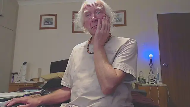 Snapshot of WaverlyKernow chatting on 7, 2, 2025 WaverlyKernow online show from 7, 2, 2025