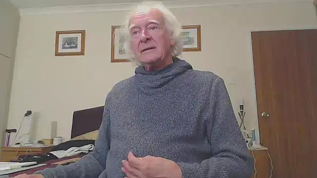 Snapshot of WaverlyKernow chatting on 9, 2, 2025 WaverlyKernow online show from 9, 2, 2025