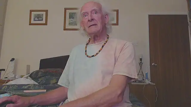 Snapshot of WaverlyKernow chatting on 15, 3, 2025 WaverlyKernow online show from 15, 3, 2025