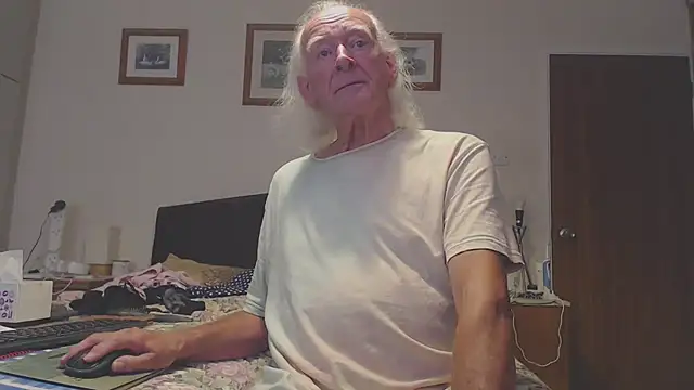 Snapshot of WaverlyKernow chatting on 10, 9, 2025 WaverlyKernow online show from 10, 9, 2025