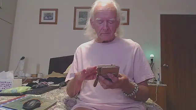 Snapshot of WaverlyKernow chatting on 11, 9, 2025 WaverlyKernow online show from 11, 9, 2025