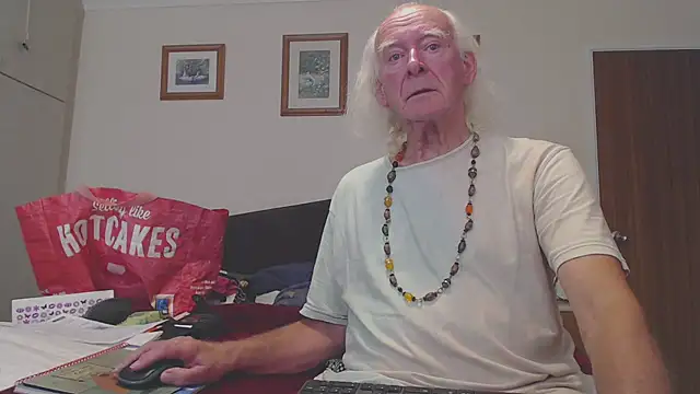 Snapshot of WaverlyKernow chatting on 21, 9, 2025 WaverlyKernow online show from 21, 9, 2025