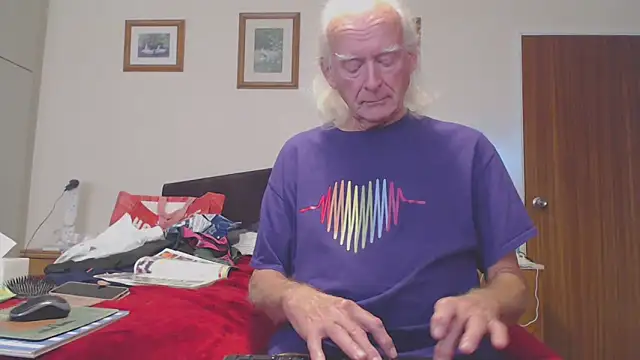 Snapshot of WaverlyKernow chatting on 2, 10, 2025 WaverlyKernow online show from 2, 10, 2025