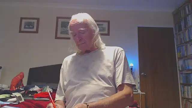 Snapshot of WaverlyKernow chatting on 8, 10, 2025 WaverlyKernow online show from 8, 10, 2025