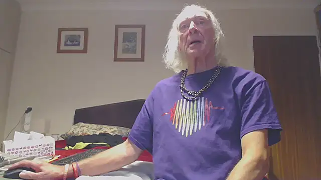 Snapshot of WaverlyKernow chatting on 3, 11, 2025 WaverlyKernow online show from 3, 11, 2025