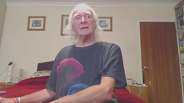 Snapshot of WaverlyKernow chatting on 20, 11, 2025 WaverlyKernow online show from 20, 11, 2025