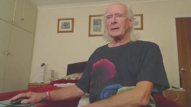 Snapshot of WaverlyKernow chatting on 21, 11, 2025 WaverlyKernow online show from 21, 11, 2025