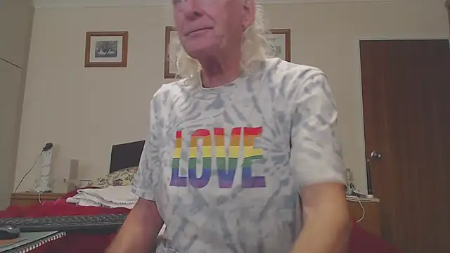 Snapshot of WaverlyKernow chatting on 23, 11, 2025 WaverlyKernow online show from 23, 11, 2025