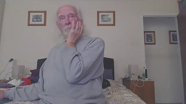 Snapshot of WaverlyKernow chatting on 19, 5, 2026 WaverlyKernow online show from 19, 5, 2026