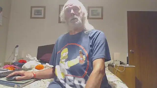 Snapshot of WaverlyKernow chatting on 1, 6, 2026 WaverlyKernow online show from 1, 6, 2026