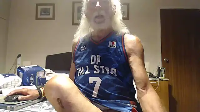 Snapshot of WaverlyKernow chatting on 3, 8, 2026 WaverlyKernow online show from 3, 8, 2026