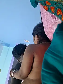 Crezy-Queen01 online show from 7, 10, 2025