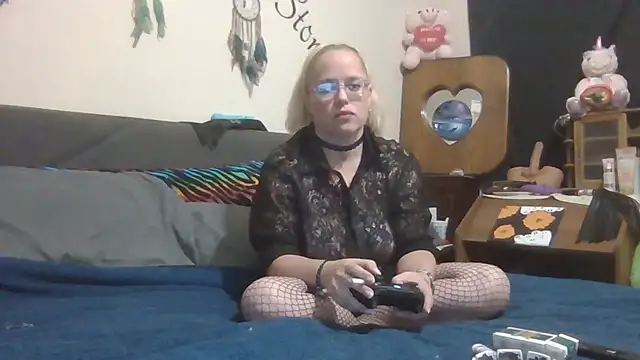 Toybox13 Pika online show from 29, 10, 2025