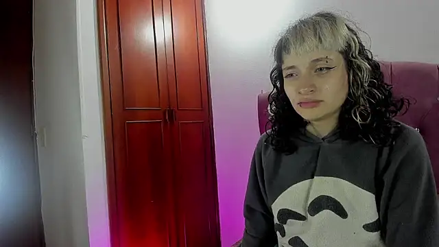 Snapshot of neeko_princes chatting on 28, 10, 2025 neeko princes online show from 28, 10, 2025