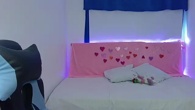 Lia 14  online show from 22, 2, 2025