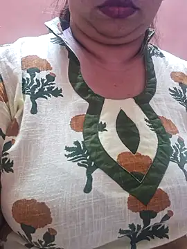 Snapshot of Ravina_patil1 chatting on 5, 3, 2025 Ravina patil1 online show from 5, 3, 2025