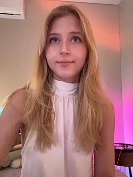 Snapshot of LunaRase chatting on 17, 5, 2026 LunaRase online show from 17, 5, 2026