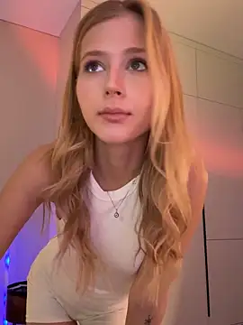 Snapshot of LunaRase chatting on 16, 6, 2026 LunaRase online show from 16, 6, 2026