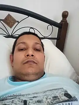 Snapshot of daddylove87 chatting on 18, 9, 2025 daddylove87 online show from 18, 9, 2025